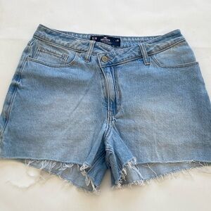 Hollister ultra high-rise mom shorts 3 inch W30”